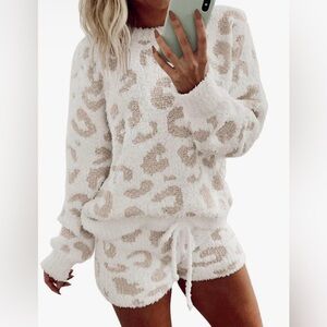 Cozy Leopard Plush Lounge Set - White & Beige M